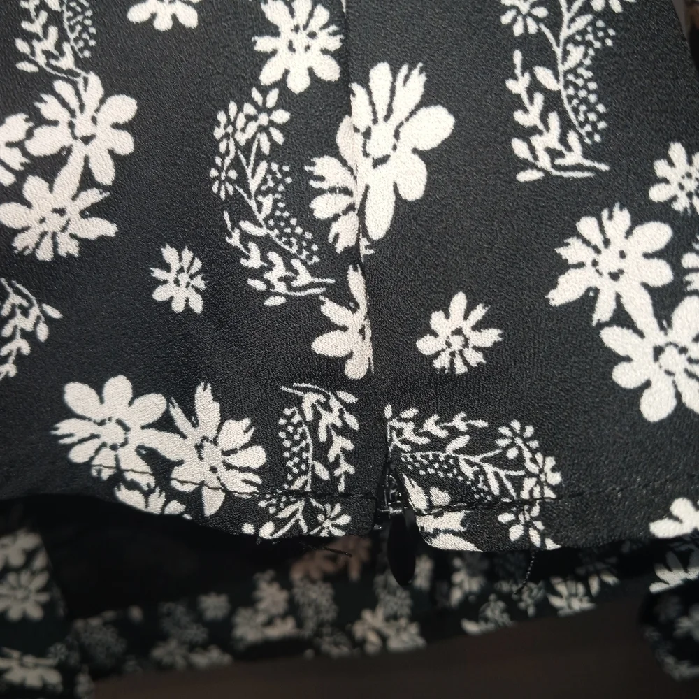 Astr The Label Floral Ditsy Shirred Puff Sleeve Blouse Top Black White Size Sm.